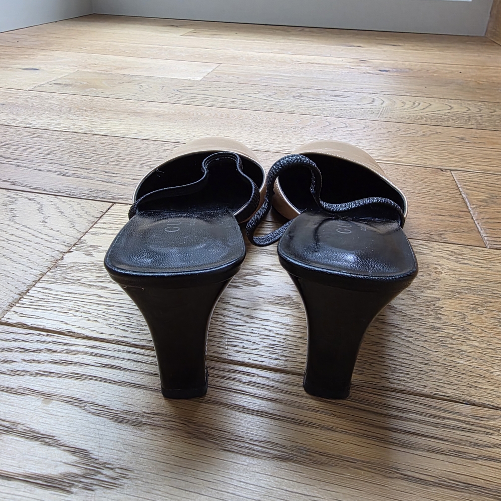 Gucci Women's Tan Leather Mules - Picture 3 of 8